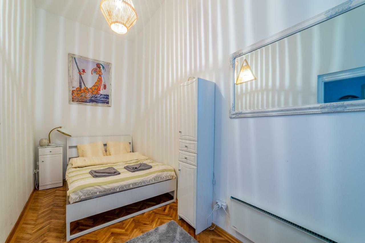 Gabi'S Central Broadway Nest @ Nagymezo Str Budapest Ngoại thất bức ảnh