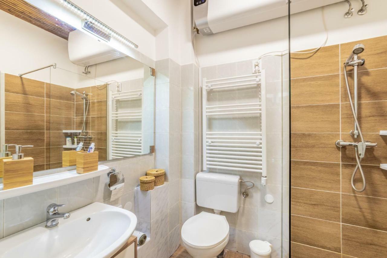 Gabi'S Central Broadway Nest @ Nagymezo Str Budapest Ngoại thất bức ảnh